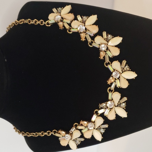 Antique Goldtone Bib Necklace with Clear, Cream, and Peach Rhinestones - Picture 5 of 7